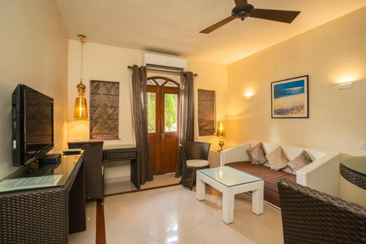 Holiday Goa Hotel Arpora Exterior foto